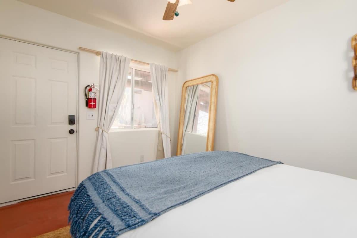 Renovated Lodge - Room 2 With Pool Access Joshua Tree Eksteriør bilde